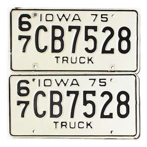 1975 Iowa Truck License Plates Pair #CB7528