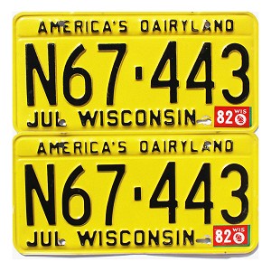 1982 Wisconsin License Plates Pair #N67443