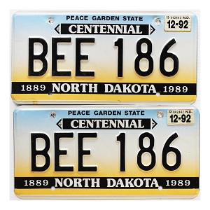 1992 North Dakota License Plates Pair #BEE186