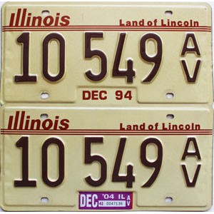 2004 Illinois Antique Vehicle License Plates Pair #10549