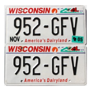 2005 Wisconsin License Plates Pair #952GFV